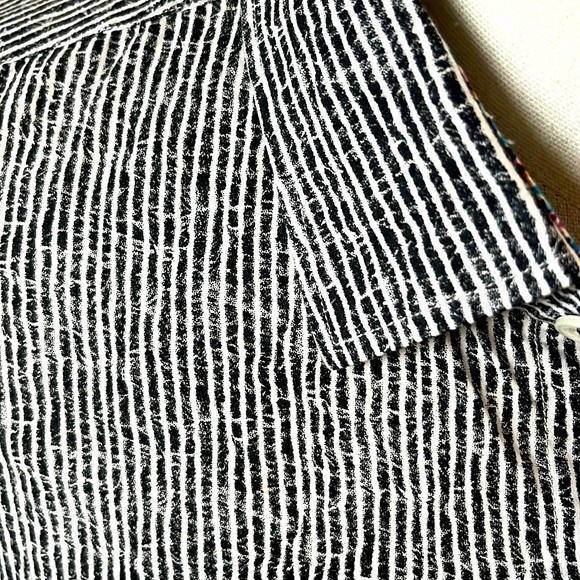 Bugatchi black and white striped button-down shirt with contrasting cuffs - Picture 3 of 8